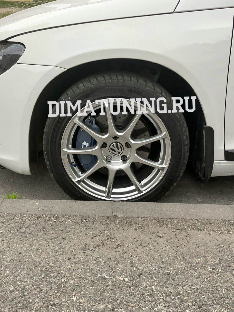 Алюминиевые накладки на суппорта для Фольцваген Сирокко. Серые с логотипом R-Line