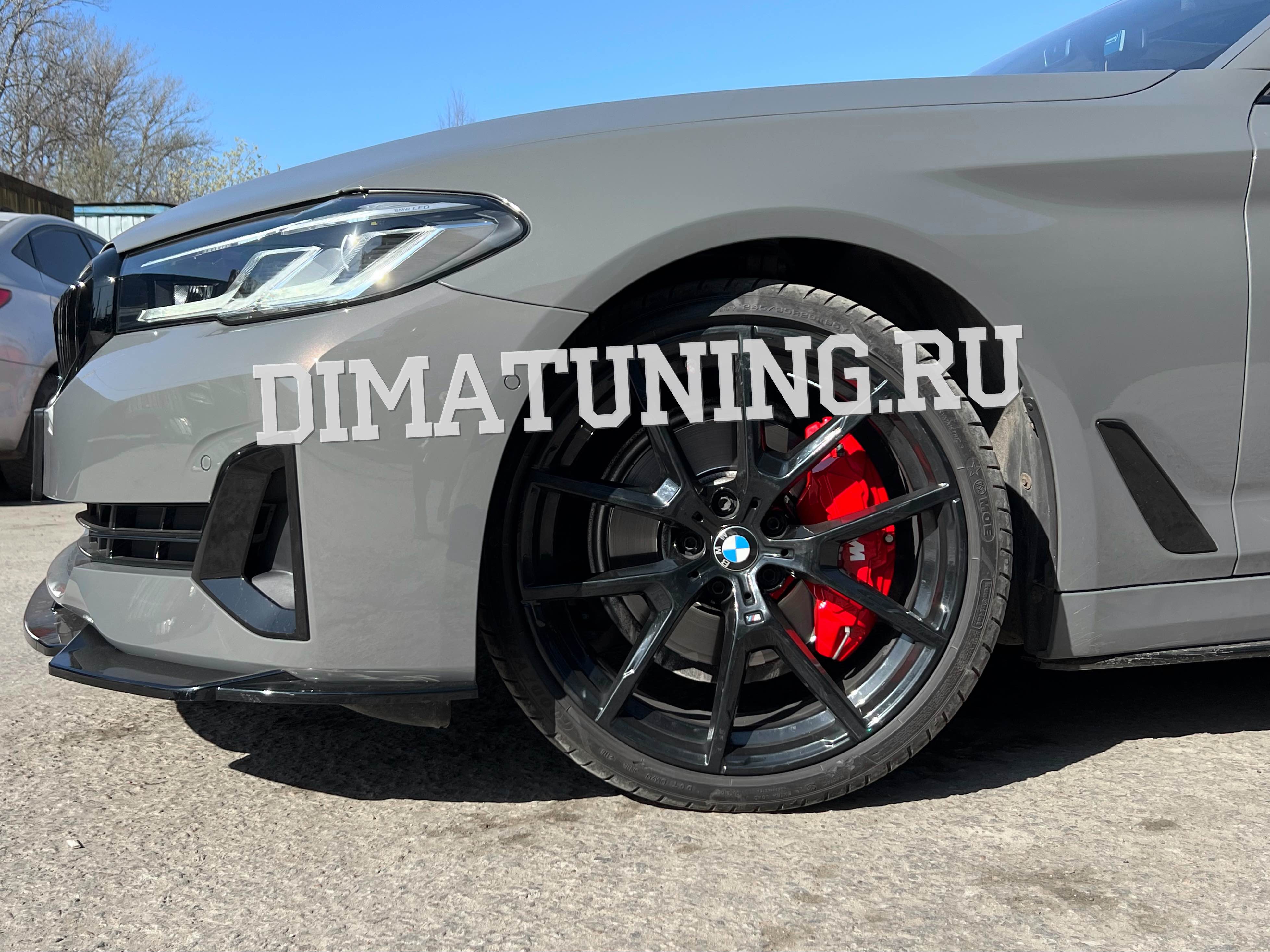 Накладки на суппорта красные в стиле M для BMW 5 G30 / G31 рестайлинг